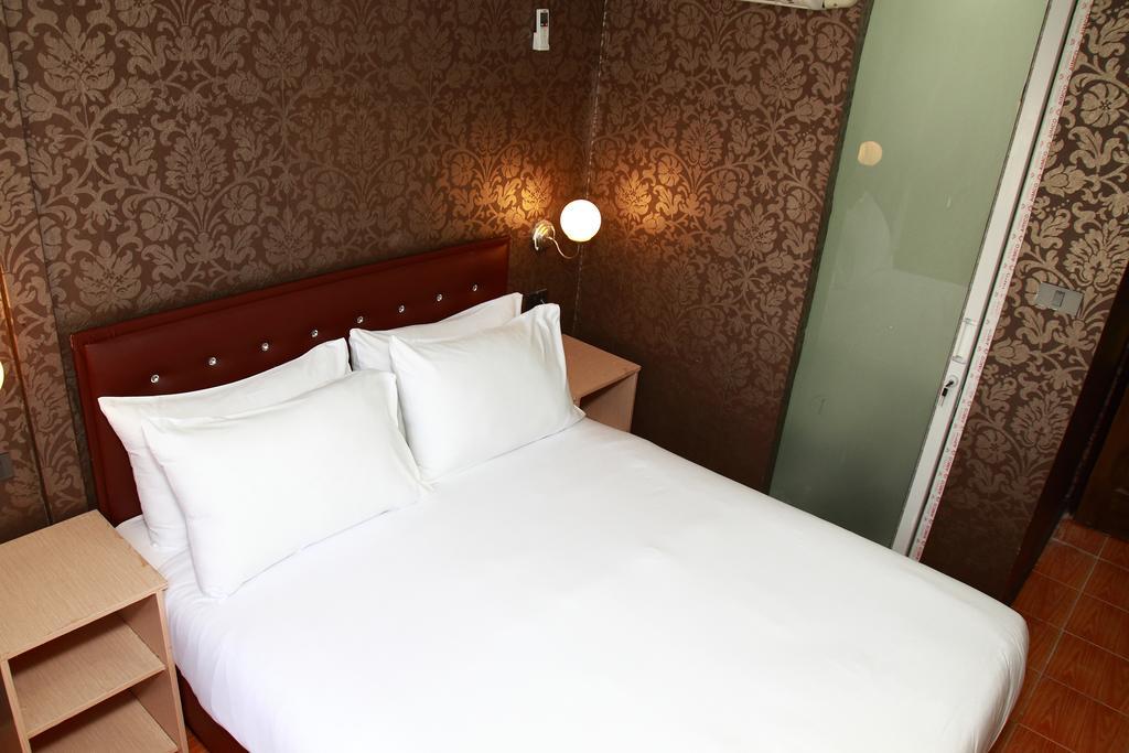 Harrys Suite Hotel Bangkok Habitación foto