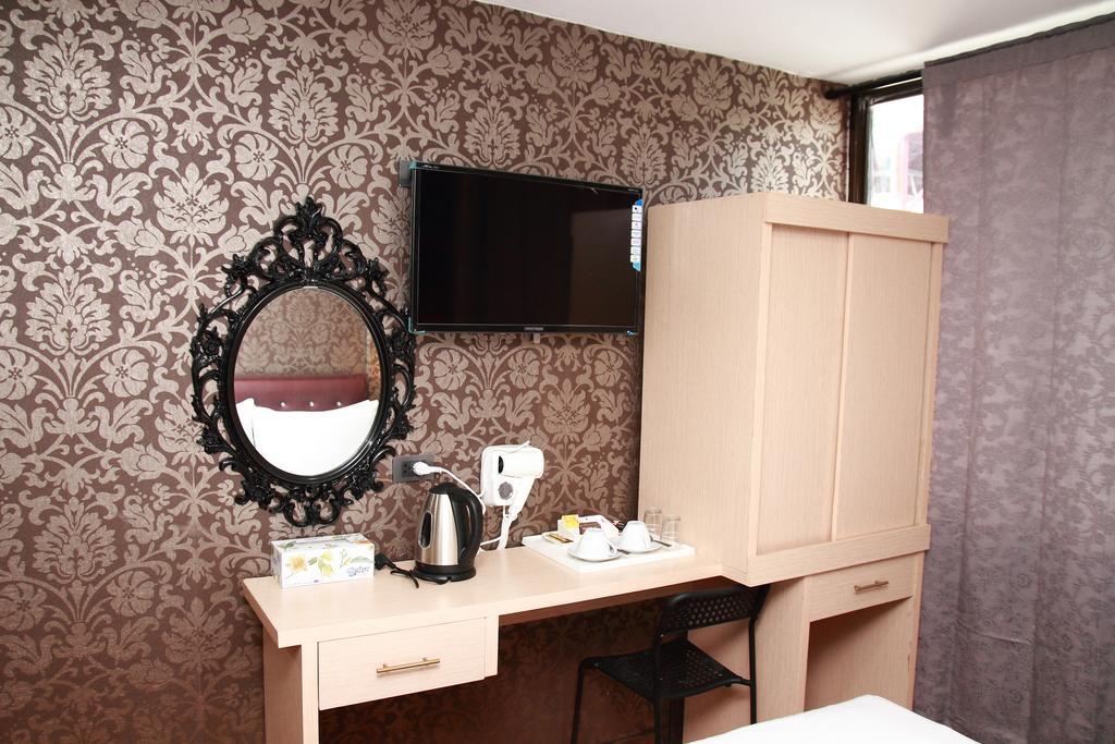Harrys Suite Hotel Bangkok Exterior foto