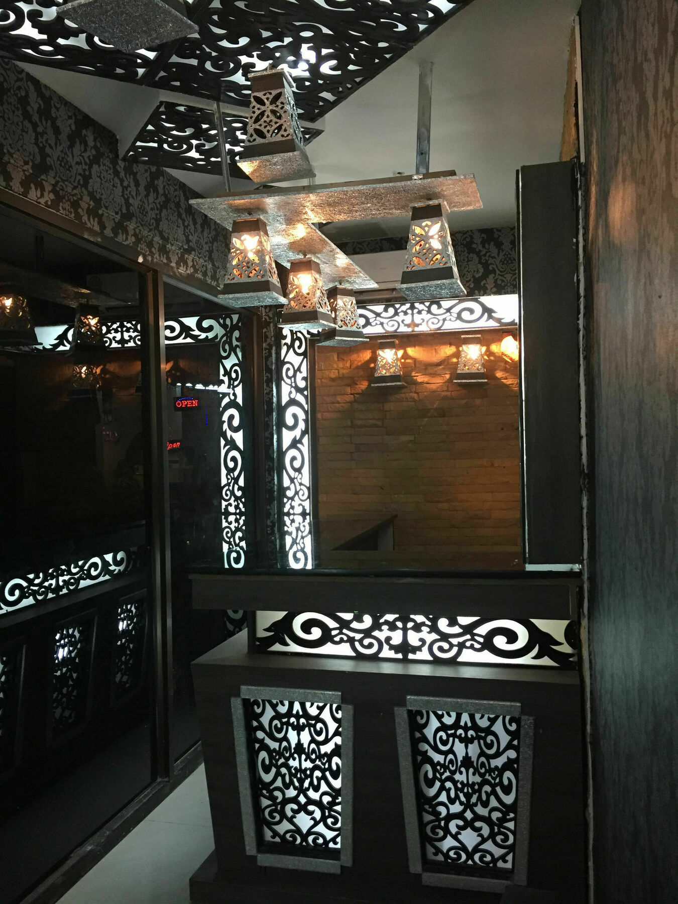 Harrys Suite Hotel Bangkok Exterior foto