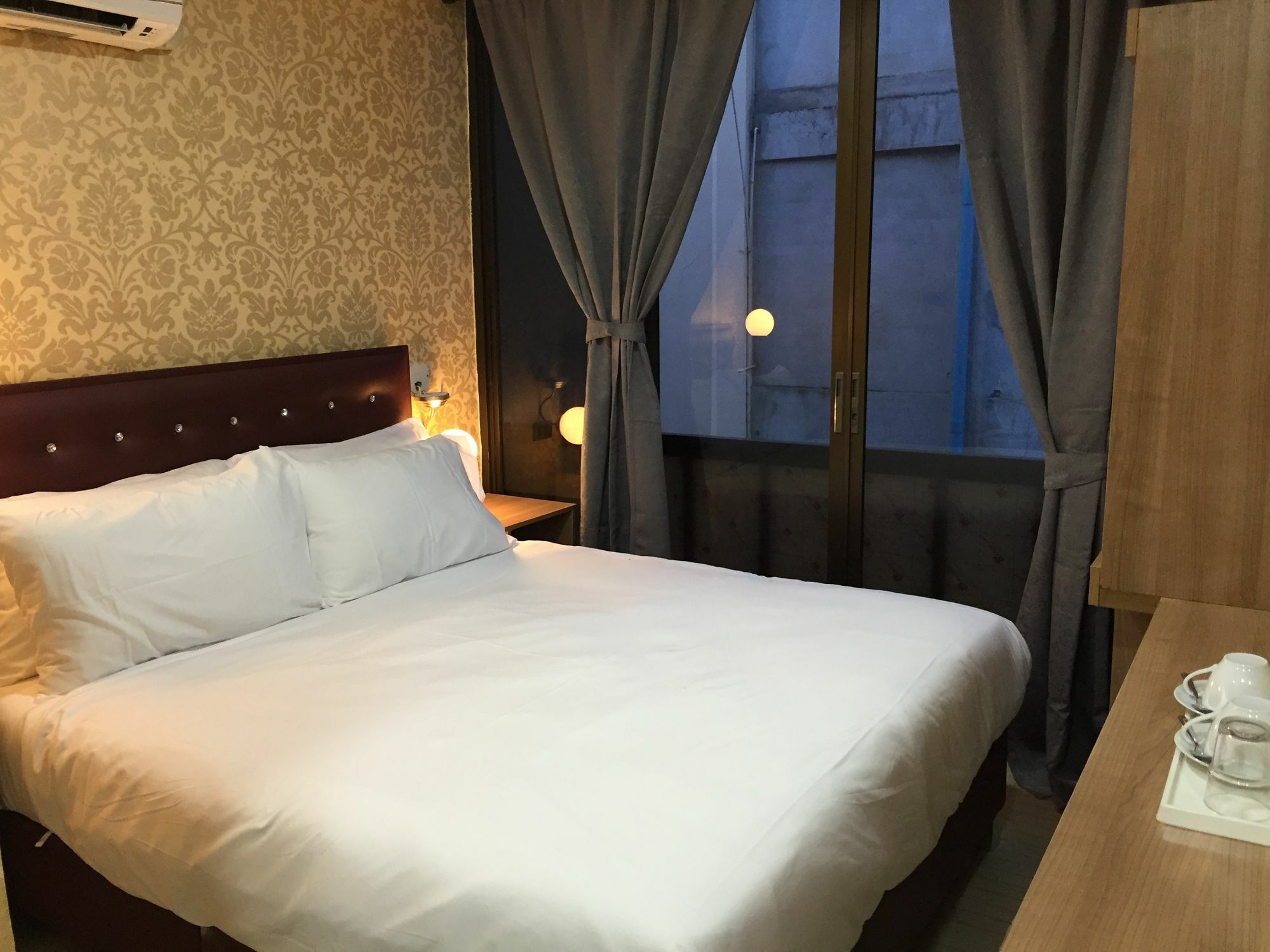 Harrys Suite Hotel Bangkok Exterior foto
