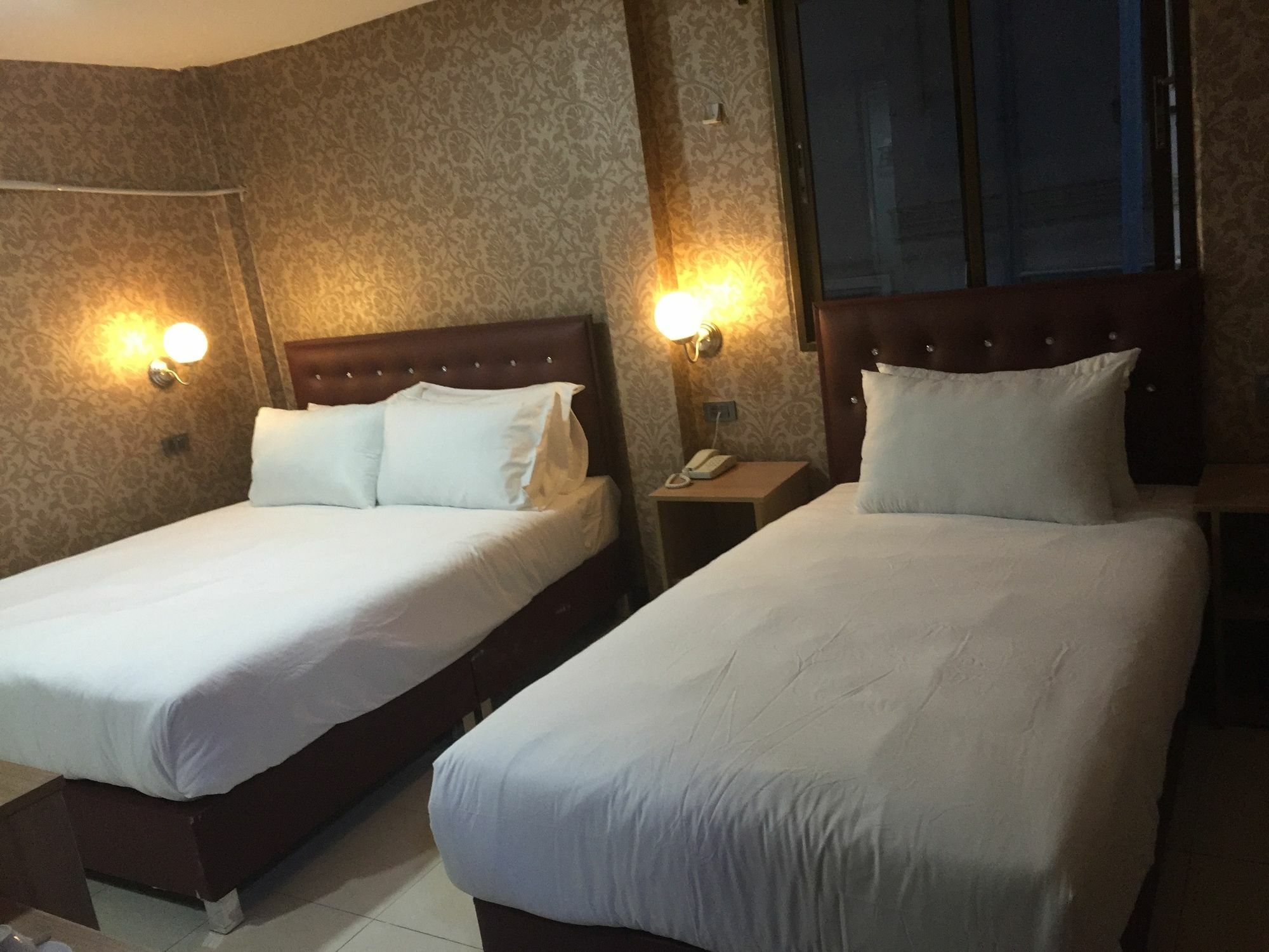 Harrys Suite Hotel Bangkok Exterior foto